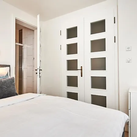 Apartment Rooftop On The Old Town Square, Whirlpool, Ac, Fireplace *
