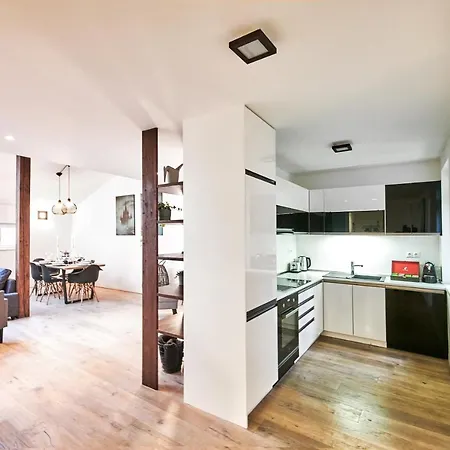 Rooftop On The Old Town Square, Whirlpool, Ac, Fireplace *
